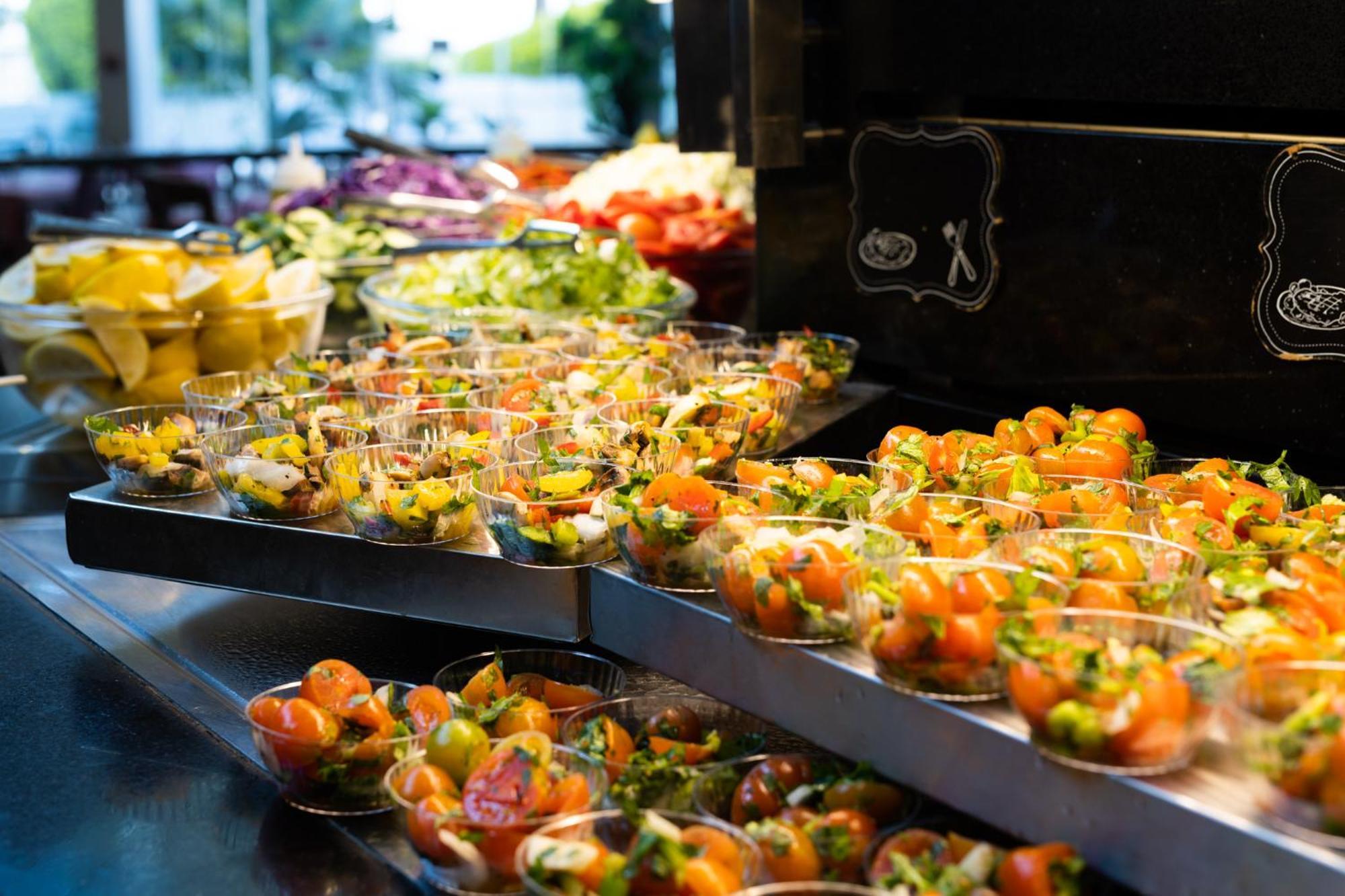 David Dead Sea Resort & Spa Ein Bokek Ngoại thất bức ảnh A salad bar