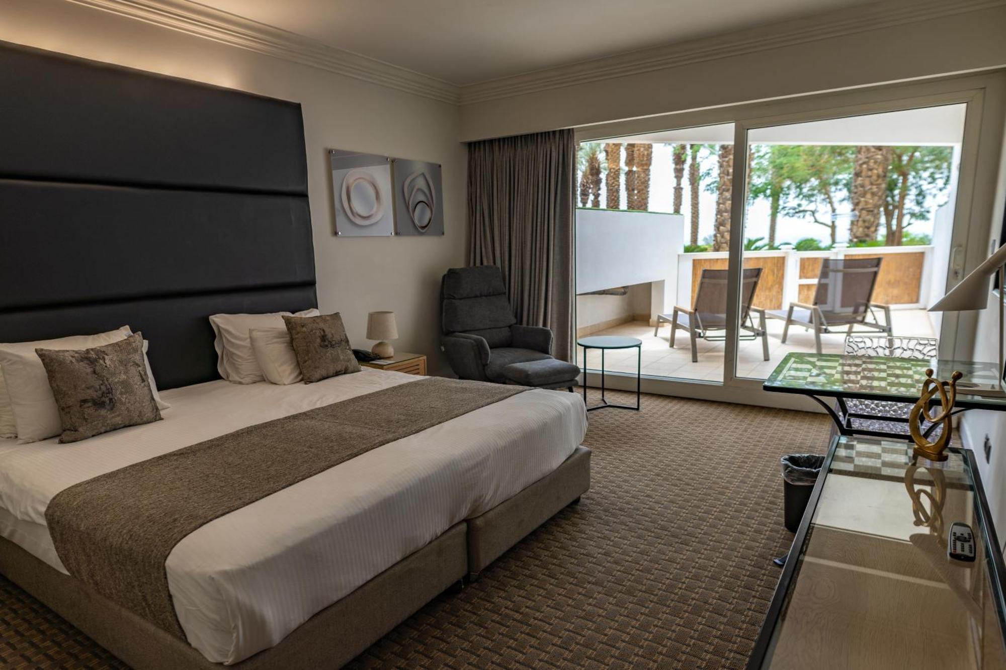 David Dead Sea Resort & Spa Ein Bokek Ngoại thất bức ảnh A room at the Hilton