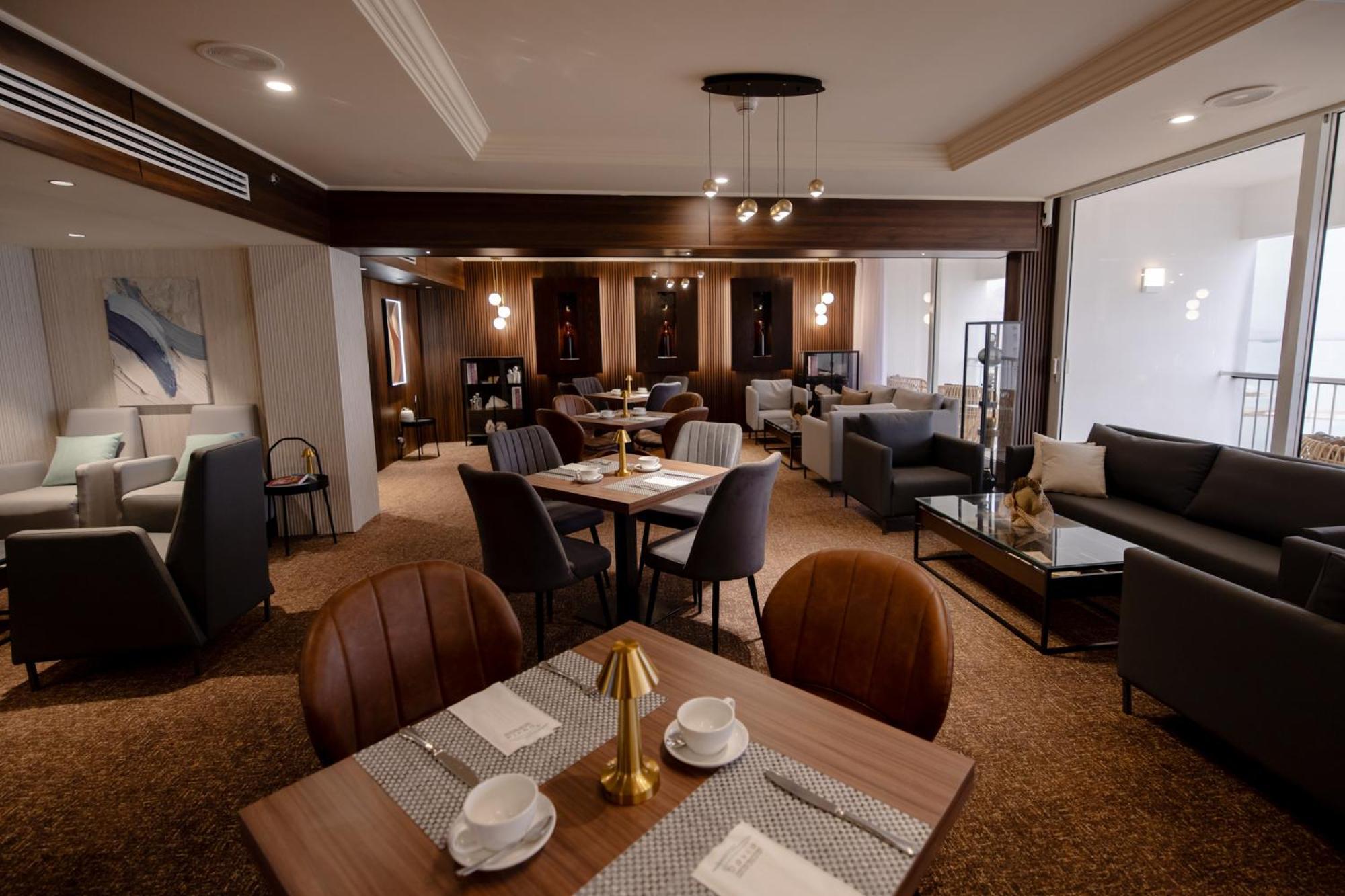 David Dead Sea Resort & Spa Ein Bokek Ngoại thất bức ảnh The lounge at the airport