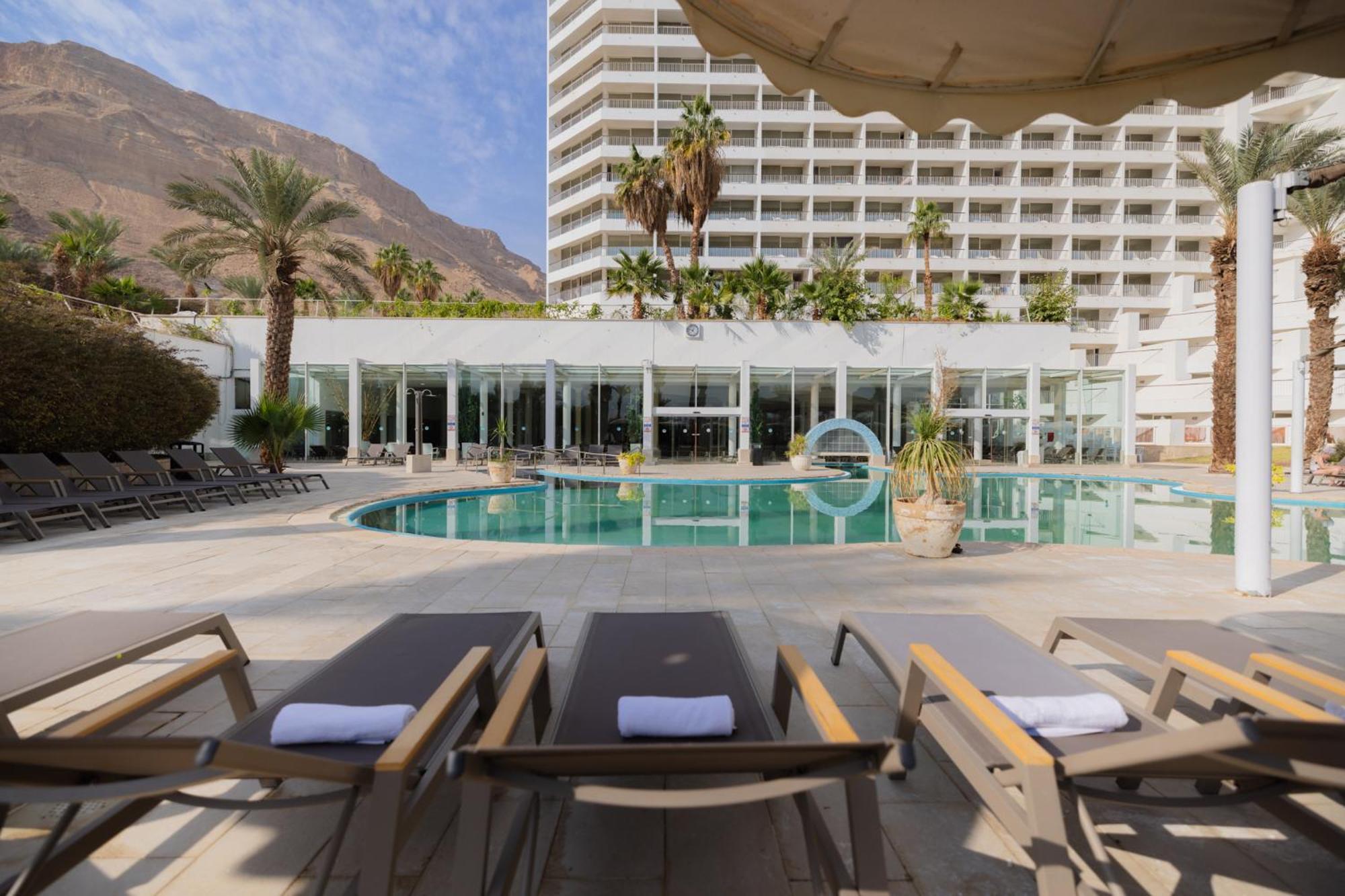 David Dead Sea Resort & Spa Ein Bokek Ngoại thất bức ảnh The pool at the Royal Palm Hotel